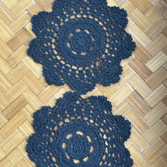 🌟HOST PICK!🌟🌹3 vintage doilies, heart & black, handmade - Picture 2 of 12